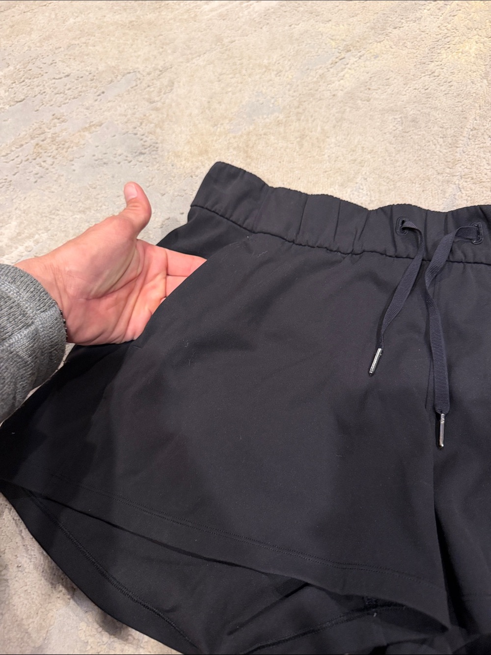 Lululemon On The Fly Shorts Black 2.5”  2 side pockets Size 10 in EUC - Picture 7 of 12
